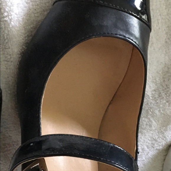 Size 9 Women’s Black Mary Jane Shoes from Karen Scott. - Picture 7 of 17